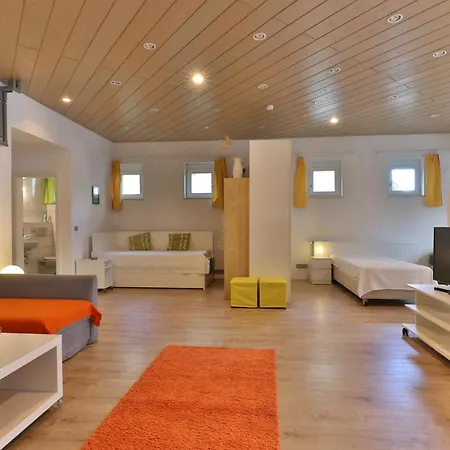 90 Qm Lichtdurchflutete Im Loft-style Mit Balkon Und Naehe Zum Neckar